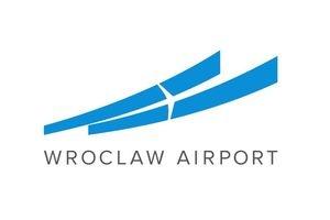 Аэропорт Вроцлав  Миколая Коперника расположена в 10 км к юго-западу от центра Вроцлава