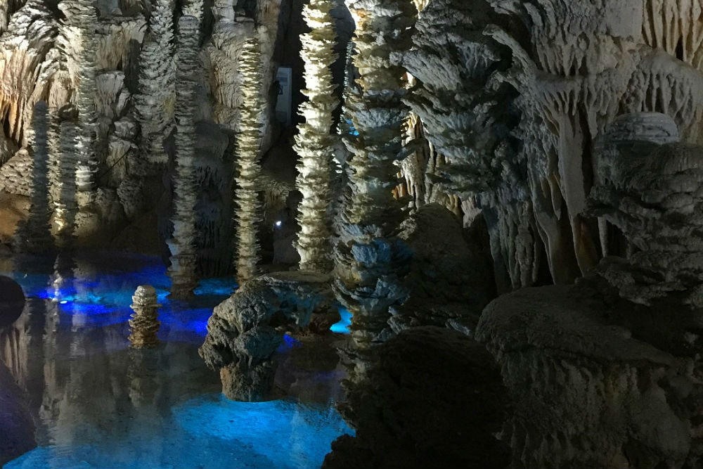 Грот Авен Арман (Grotte de l'Aven Armand) в Окситанії