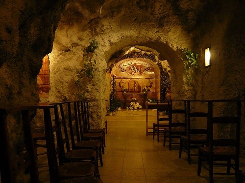 Навідатися до церкви в печері