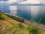 Навколобайкальська залізниця (КБЖД) обрамляє південно-західну частину узбережжя   озера Байкал