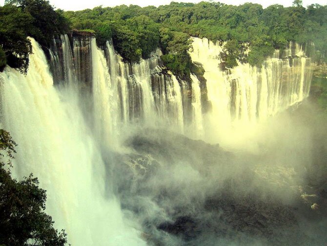 Водоспад Каландула в Анголі