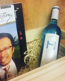 Блакитне вино, Фото: архів Олесі Кармалінской   Як відомо, останнім часом у багатьох областях продуктового виробництва проводяться численні експерименти - з формою, кольором, складом і так далі