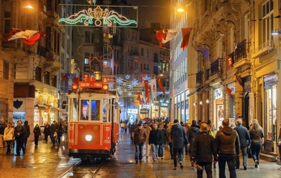 святкові ринки   Стамбула   допоможуть вам знайти ідеальний подарунок для себе або близьких людей