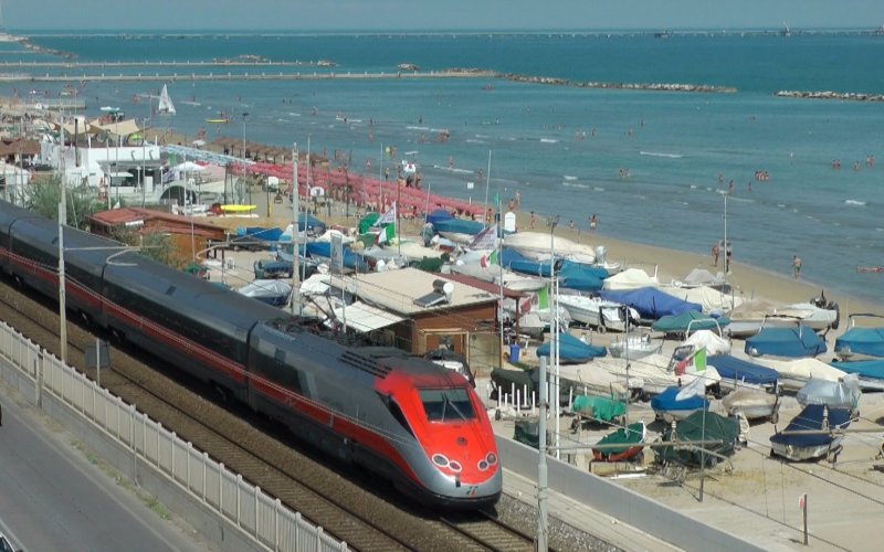 У грудні будуть запущені швидкісні потяги, що з'єднають Венецію з аеропортом в   Римі   і вокзалом Мілана
