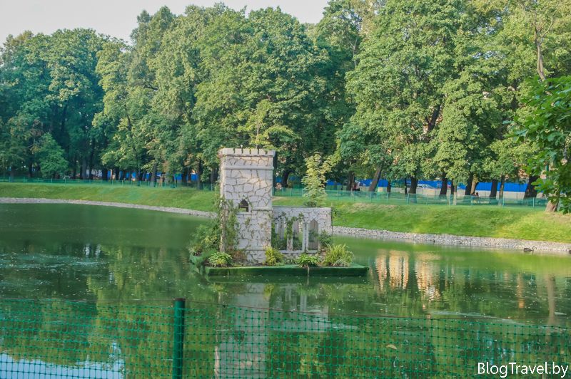 Хоча раніше територія Михайлівського саду була більше, вона і зараз простирається від каналу Грибоєдова і майже до річки Фонтанки