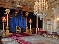 Наполеон Бонапарт не просто оживив замок і його зали, він відразу ж зробив Фонтенбло своєї імператорської резиденцією