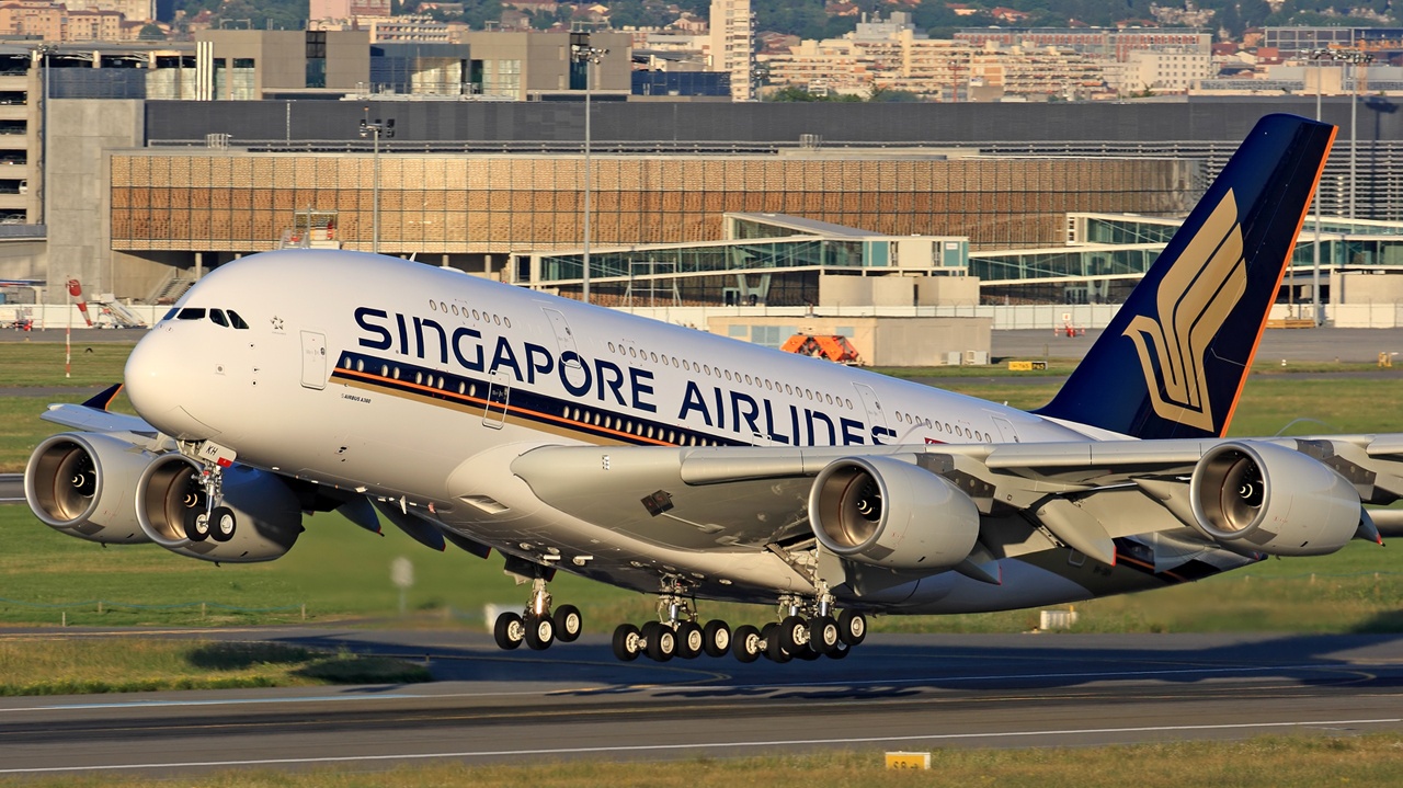 Singapore Airlines   названа кращою авіакомпанією року за версією британської дослідницької компанії Skytrax