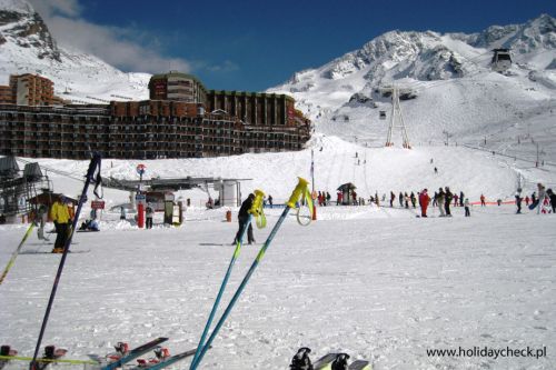 HolidayCheck рекомендует апартаменты Centre de Station в центре Валь Торанса рядом со склонами - цена за неделю в студии для 2 человек с ски-пассом около 1300 злотых на человека