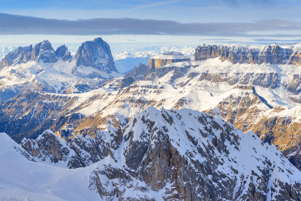 У Доломітових Альпах є національний парк Доломити-Беллунезі, за яким можна походити до або перед сходженням до вершини Мармолада (3342 метрів)