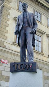 Пам'ятник Томашу Гарику Масарику   - А гостей столиці на Градчанської площі вітає пам'ятник Томашу Гарику Масарика