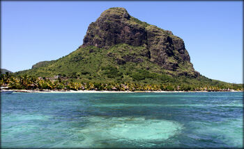 Маврикій, або Республіка Маврикій - острівна держава, що знаходиться на південному заході Індійського океану (в 900 км на схід від   Мадагаскару   )