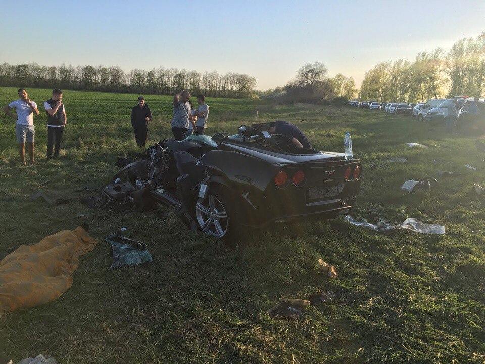 За свідченням очевидців, позашляховик вилетів на зустрічну смугу і влобовую зіткнувся з Шевроле