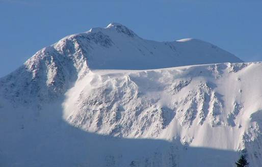 Більшість інших гірських систем Алтаю набагато нижче - висоти близько двох кілометрів