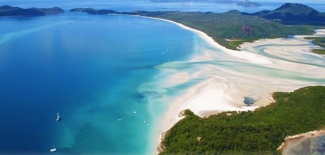 Пляж Білий рай з самим білим піском на острові Трійця, Австралія