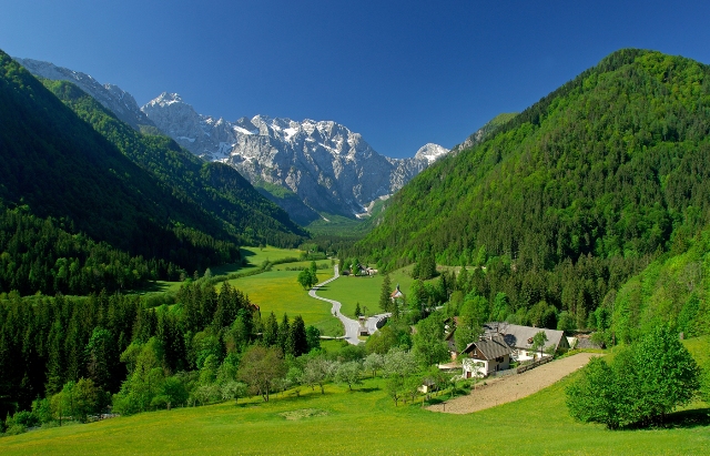 У Словенії розташовані гірські хребти Альп - Караванке і Камник-Савіна, два з найкрасивіших пейзажів в регіоні