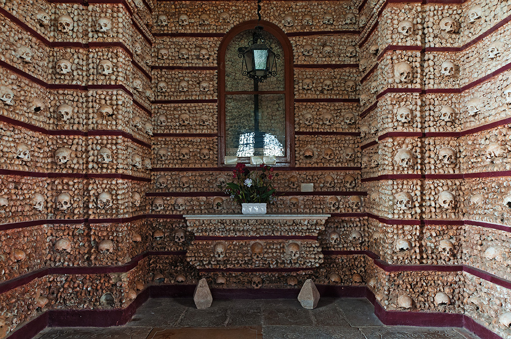 Однією з найцікавіших пам'яток в Фару є Капела Костею, яка заслуговує на особливу увагу