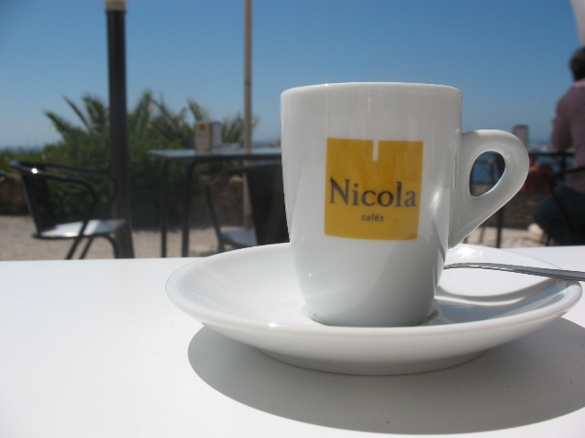 Мабуть, найбільш відомими марками португальського кави є Nicola e Delta