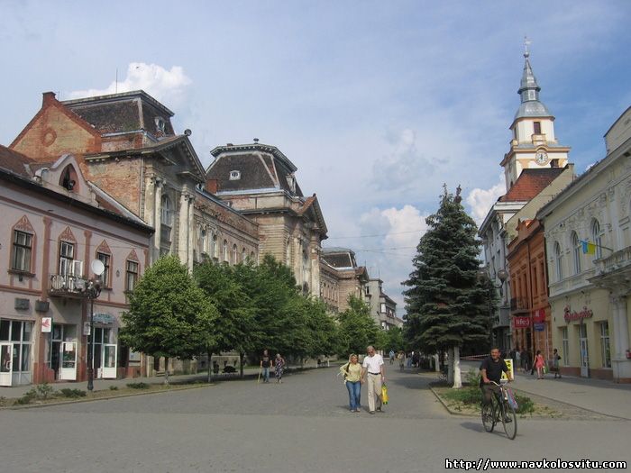 - відвідаємо Замок «Паланок» у Мукачевому, який є одним з найцінніших архітектурно-історичних пам'яток XIV-XVII століть