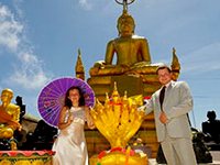 Неповторний медовий місяць більшість иркутян проводять   в Таїланді   , Який славиться не   тільки приємним кліматом і доброзичливістю місцевих жителів, а й багатою екскурсійною програмою, добре розвиненою інфраструктурою і відмінною готельною базою