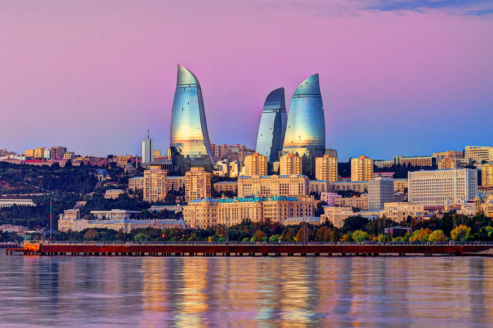 Я вже планую нову поїздку в столицю Азербайджану, а заодно агітую летіти туди всіх своїх близьких і друзів