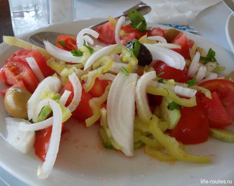 Греки знають секретний набір спецій для цього салату