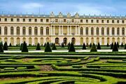 КОРОЛІВСЬКИЙ ПАЛАЦ ВЕРСАЛЬ   від 60 €   Екскурсія в королівську резиденцію Людовика XIV починається від Вашого готелю, буквально 20 кілометрів розділяють Париж від колишньої королівської резиденції Версаль, подолавши яку, протягом якого вам розкажуть про виникнення цього палацу, ви потрапляєте в епоху XVIII століття