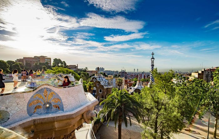 Парк Гуель - одна з кращих пам'яток Барселони, має прекрасну оглядовим майданчиком