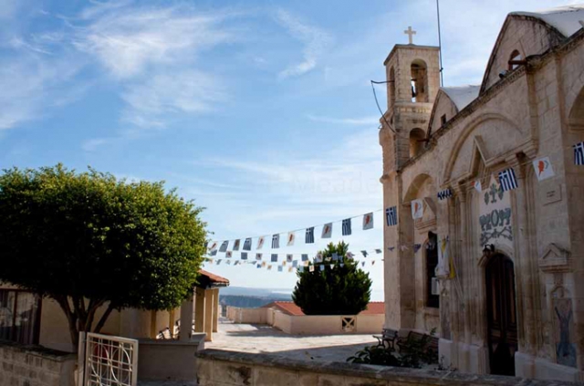 Цікавою історією славиться недавно відновлена церква Айос-Маврікіос