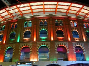 Las Arenas: Колишня арени для кориди, а нині торговий центр представляє собою ідеальне поєднання Барселони традицій і сучасного стилю