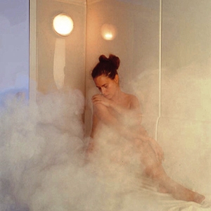 В основному для парової ванни в закритій кімнаті збирається пар, що виходить від гарячої термальної води