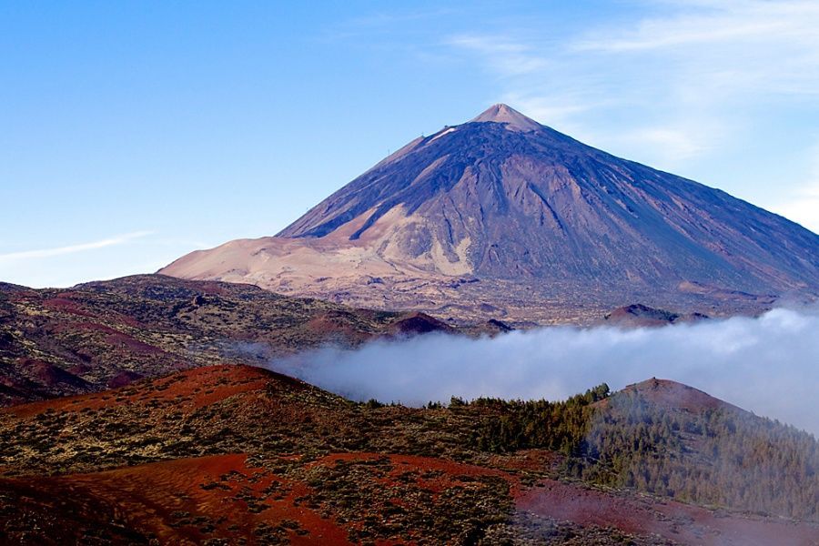 Діючий вулкан Тейде знаходиться в самому центрі острова Тенеріфе, що входить в Канарські групу, яка належить Іспанії (його координати складають 28 ° 16'15 пн