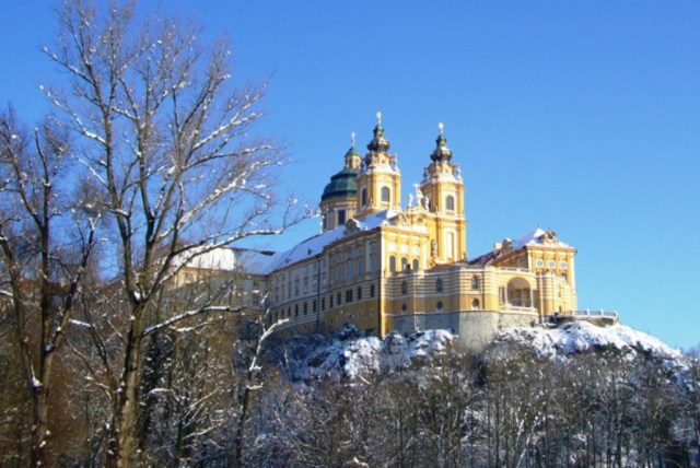 Справжній шедевр - бароковий монастир в містечку Мельк (1702-1738)