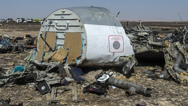 Раніше у вівторок міжнародна технічна комісія з розслідування причин катастрофи російського пасажирського літака А321 в Єгипті провела огляд уламків на місці катастрофи, після чого експерти приступили до розшифровки «чорних ящиків»