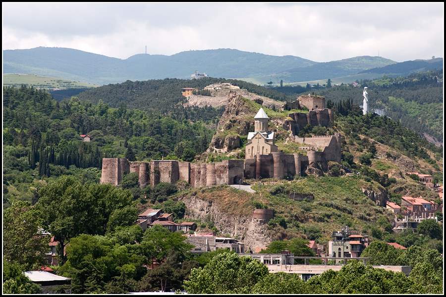 Тбілісі   Древній Тифліс - столиця Грузії - так і рясніє різними цікавинками і визначними пам'ятками