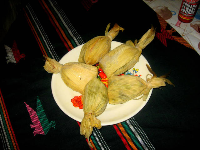 У Гватемалі спробуйте чучіто (аналог тамале) зі свіжим гуакамоле, соусом сальса і капустою, загорнуті в сухі кукурудзяні листя