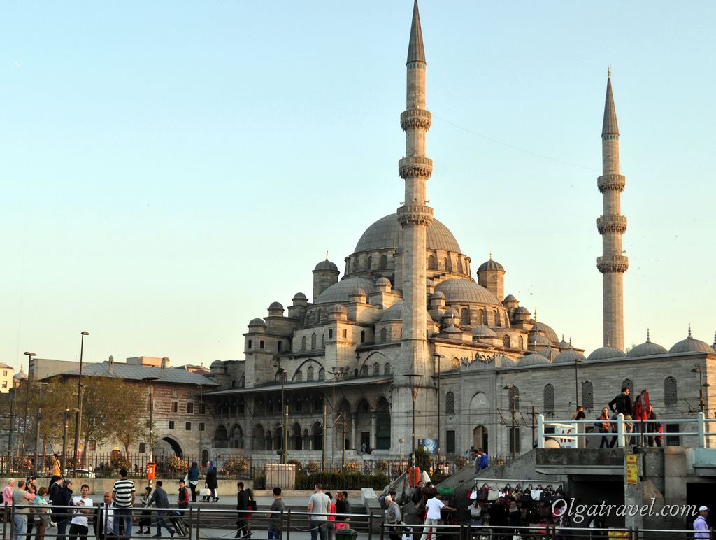 Багато туристів приїжджають до Стамбулу на два-три дні, тому сьогодні я хочу розповісти, що можна подивитися в Стамбулі за кілька днів і запропонувати варіанти маршрутів по Стамбулу, випробувані на собі 🙂