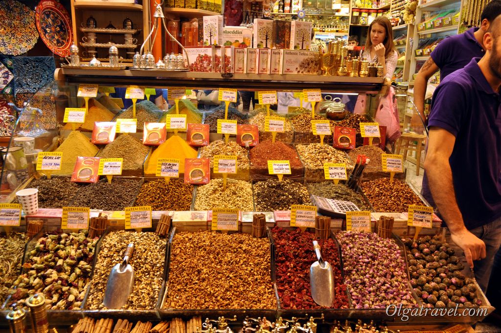 До речі, турецькі солодощі так само раджу купувати в магазині Koska - у них мережу магазинів по місту і смачні турецькі солодощі